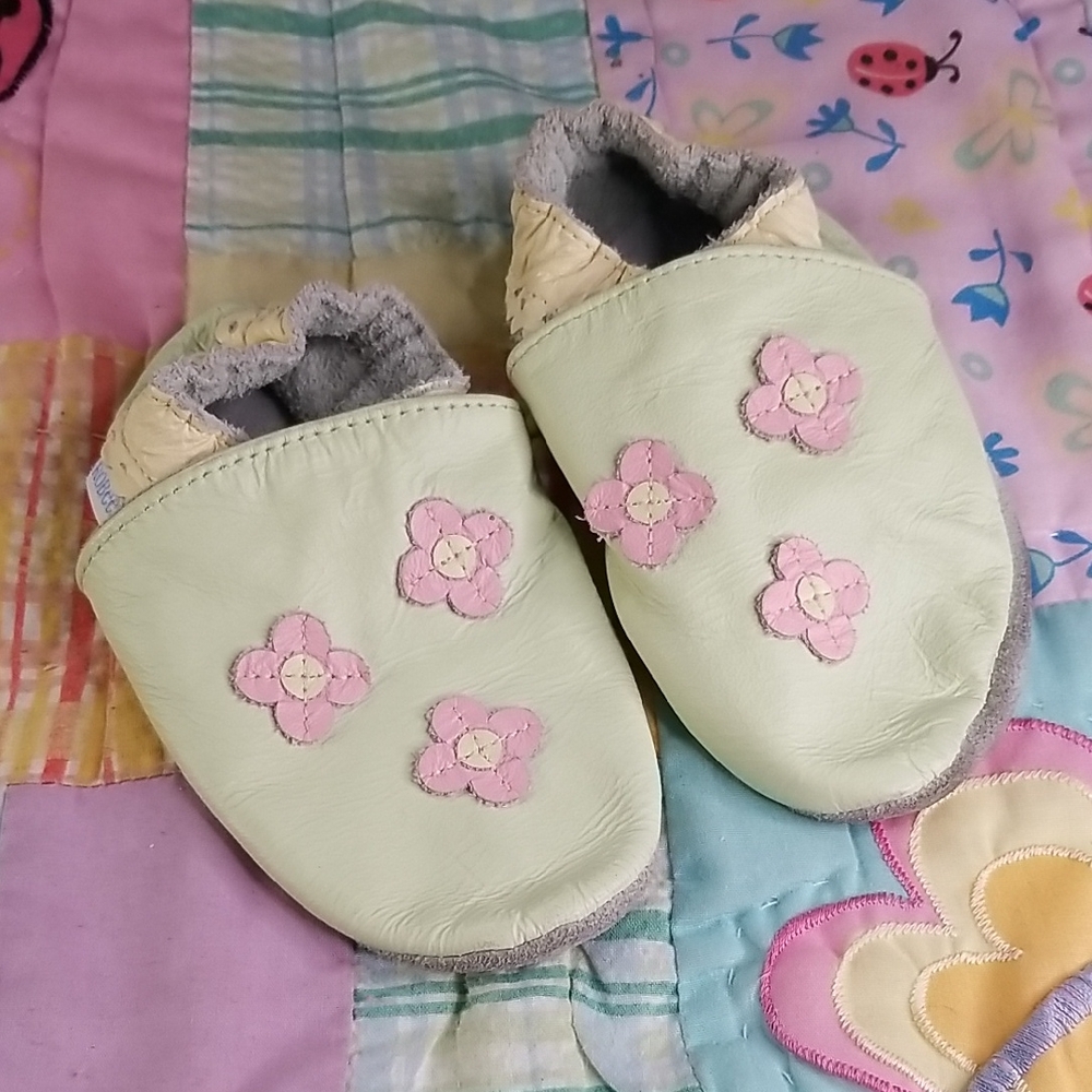 Robeez Pediatrician Recommended Soft Soles 18-24 Months Pistachio/pink Flowers